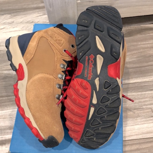 ❤️🐻💙Columbia Hiking Boots - Waterproof 💦 Size: 4Y or 6W🥾 worn once! - Picture 6 of 12